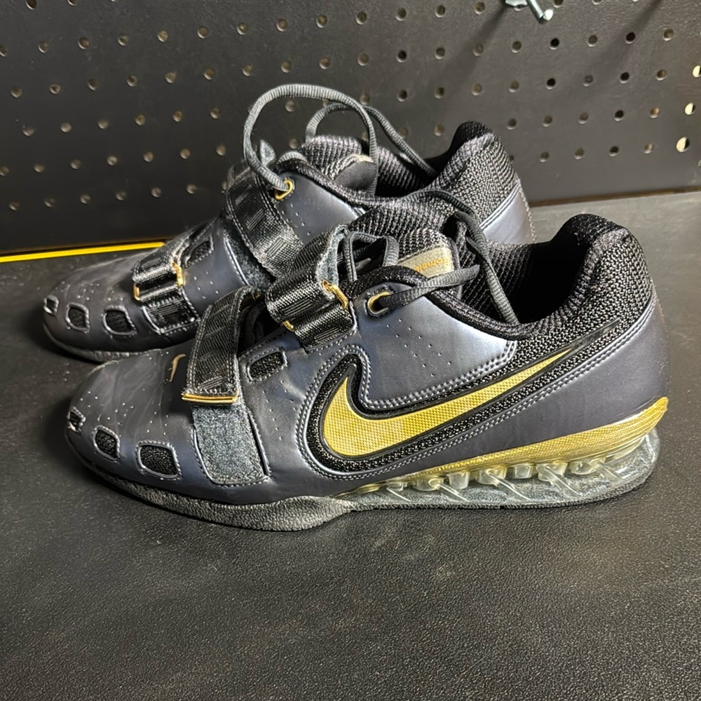 Nike Romaleos Weightlifting Shoes Size 11 Navy & Gold; Used, excellent condition